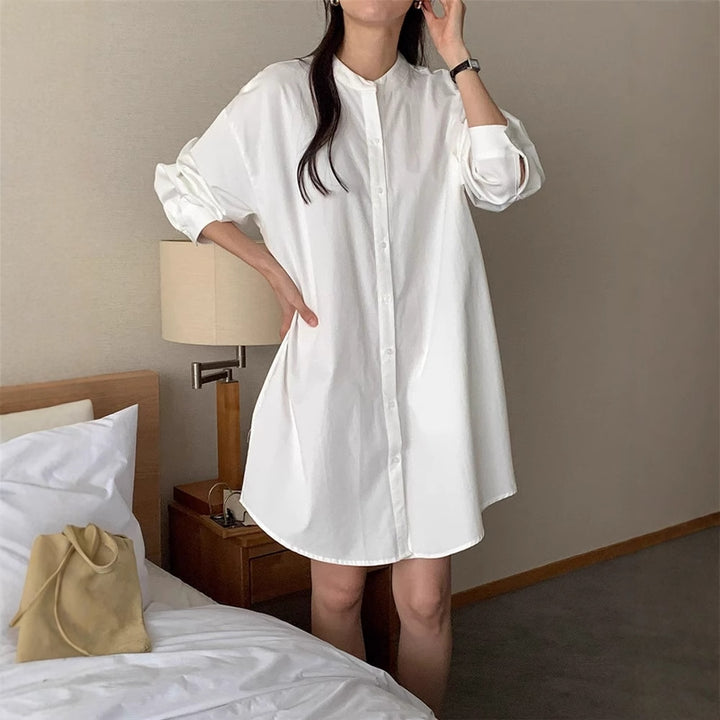 Damen Weites Baumwoll-Hemdblusenkleid mit Stehkragen, Oversize-Schnitt und gerundetem Saum – Lunéa