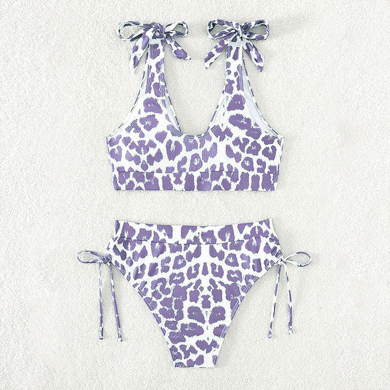Damen Hochgeschnittener Bikini mit sportlichem Design und verspielten Bindebändern Echo Archiv