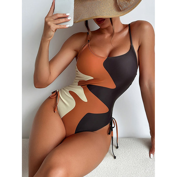 Damen Einteiler Badeanzug mit asymmetrischem Muster und verstellbarem Bindeband Echo Archiv