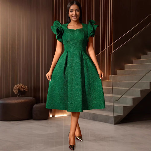 Damen Elegantes Cocktailkleid mit voluminösen Rüschensäumen Echo Archiv