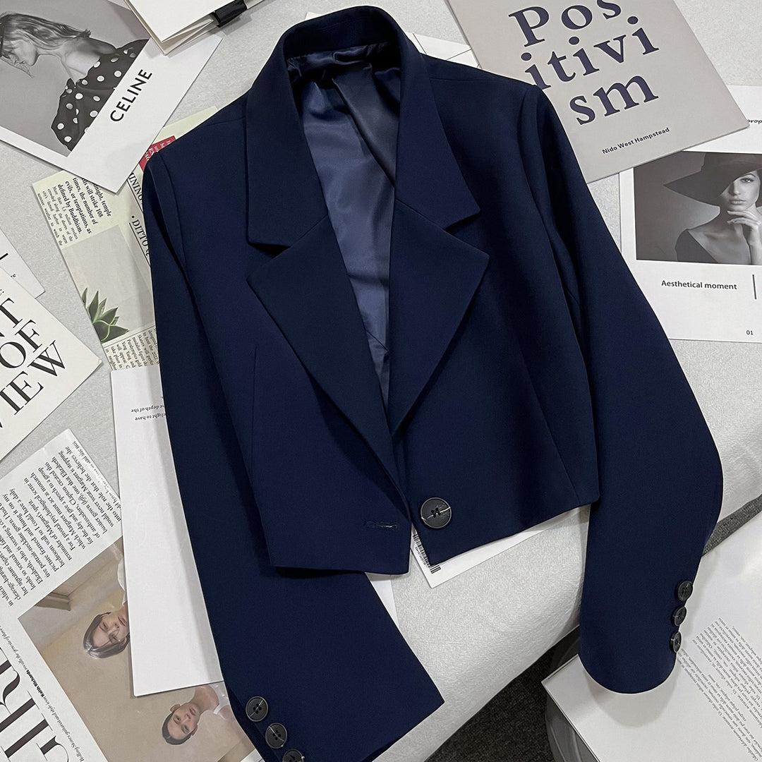 Damen nan kurzer taillierter Blazer mit markantem Revers und Ein-Knopf-Verschluss Echo Archiv