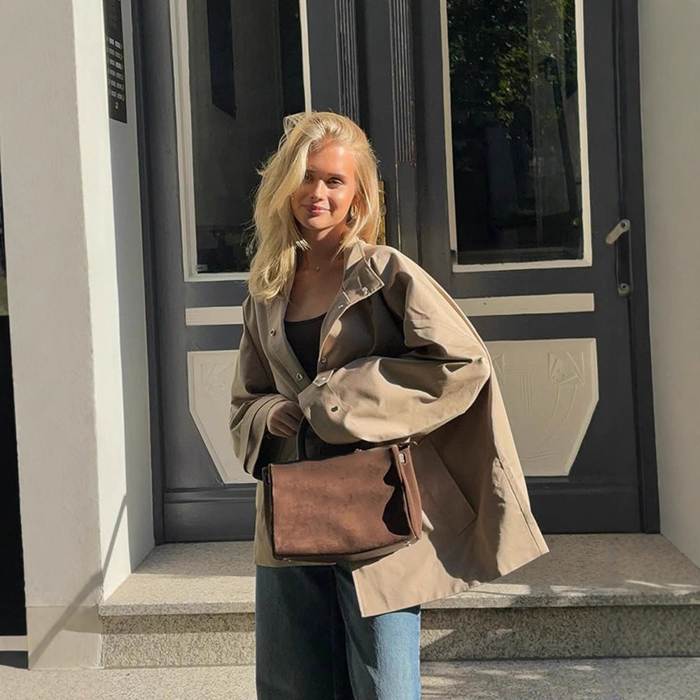 Damen Oversize Kurzmantel im Trench‑Look mit kastiger Silhouette und verdeckter Druckknopfleiste Echoarchiv