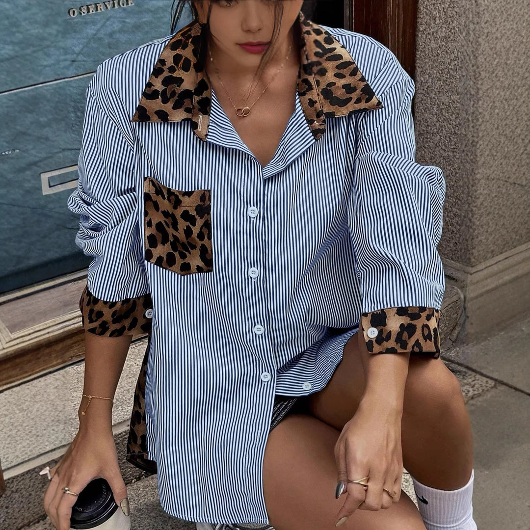 Damen Oversize-Hemdbluse mit Nadelstreifen und Leoprint-Details – Élovi