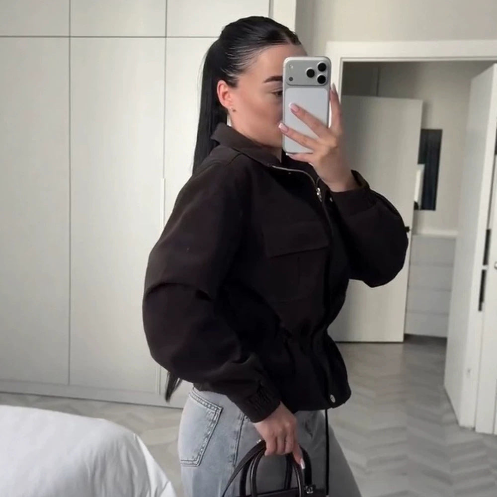 Damen Kurzjacke im Utility‑Stil mit Taillenzug und Stehkragen Echoarchiv