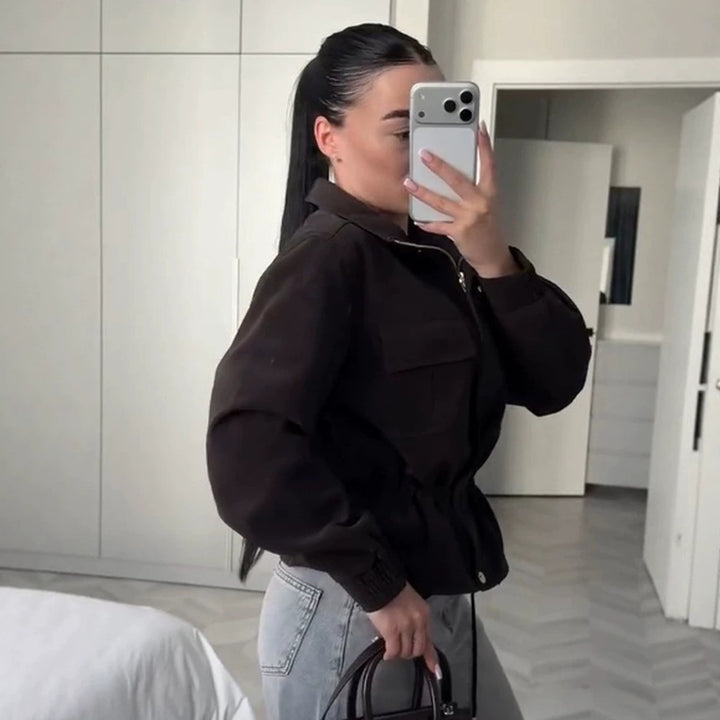 Damen Kurzjacke im Utility‑Stil mit Taillenzug und Stehkragen Echoarchiv