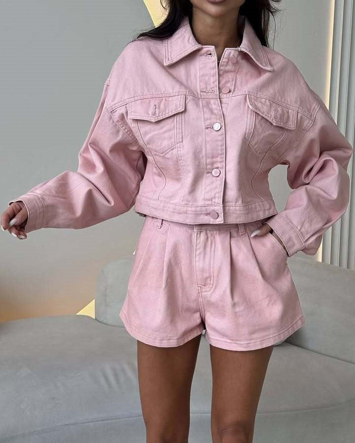 Damen Kurzgeschnittenes Jeans-Set mit verkürzter Jeansjacke und taillenhohen Shorts – Élanora