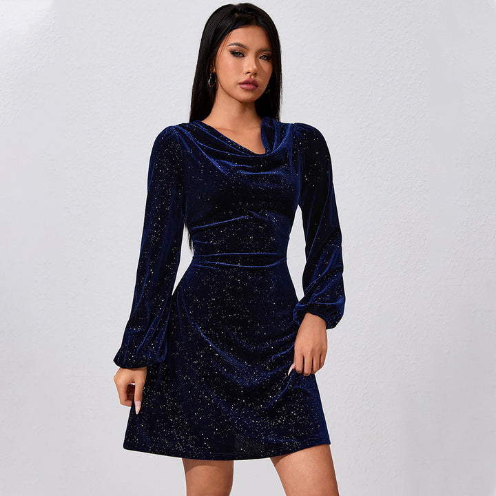 Damen samtkleid mit Wasserfallausschnitt langen Puffärmeln glitzernder Oberflächenstruktur und taillierter A-Linie – Élara