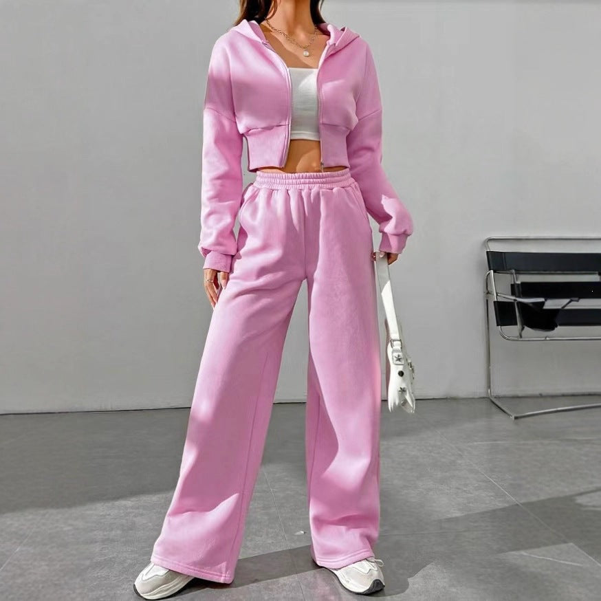 Damen nan kurzes Kapuzen-Sweatshirt mit Reißverschluss und weite High-Waist Jogginghose Echo Archiv