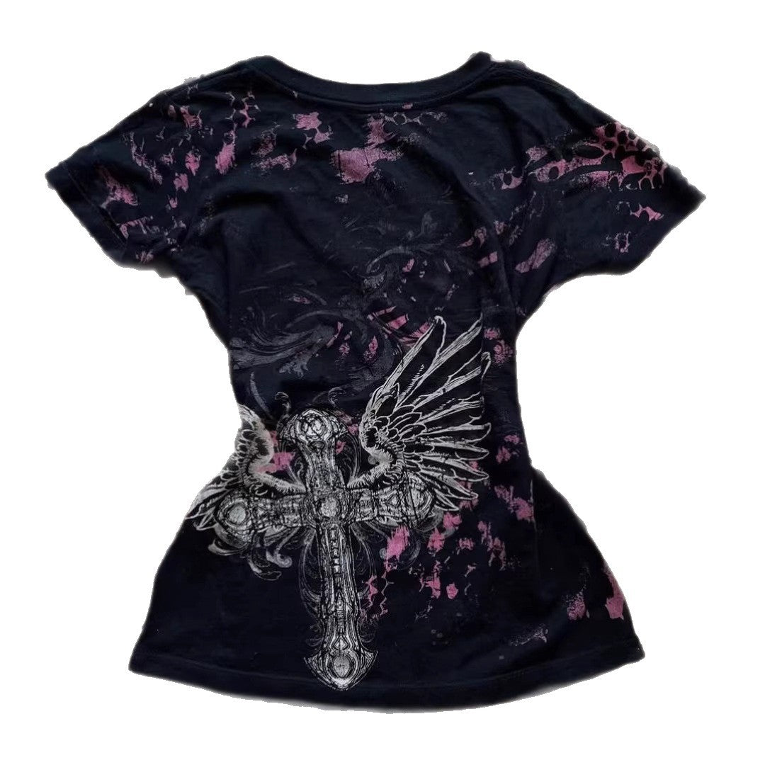 Damen V-Ausschnitt T-Shirt mit beeindruckendem Grafikkreuz Echo Archiv
