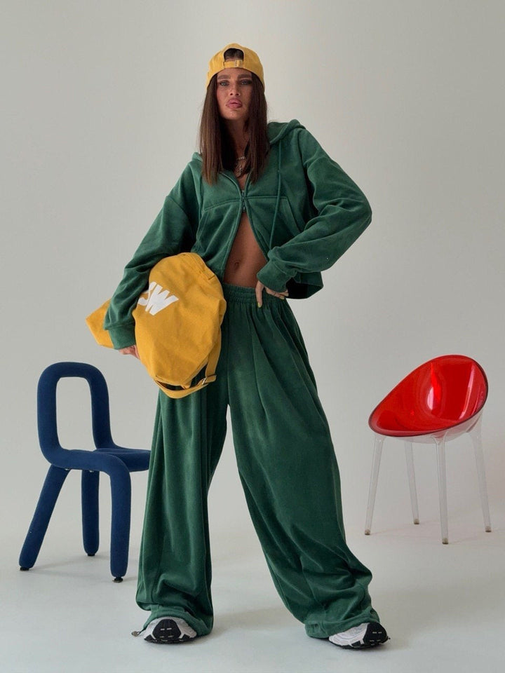 Damen Velours-Set Oversize mit Cropped-Zip-Hoodie und weiter Bundfaltenhose Echoarchiv