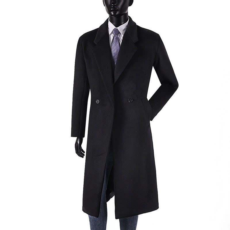 Herren Maxilanger Wollmantel im minimalistischen Schnitt mit schmalem Revers und seitlichen Eingrifftaschen Echoarchiv