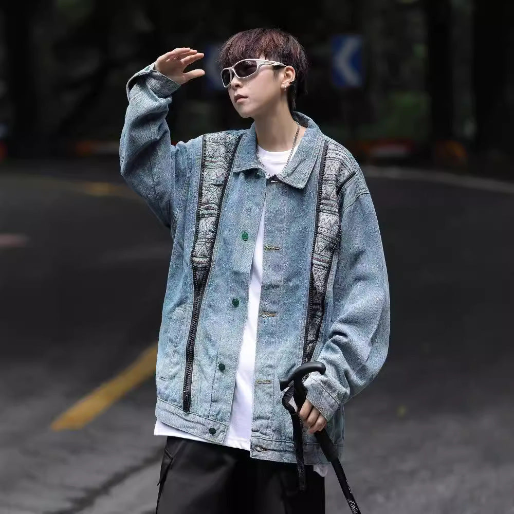 Herren Denim-Jacke mit buntem Ethno-Design und praktischen Reisverschlüssen Echoarchiv