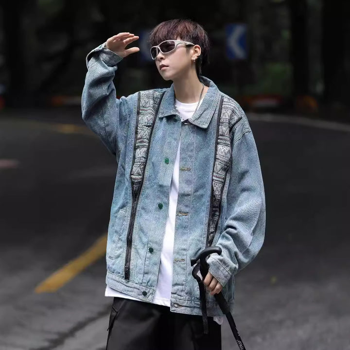 Herren Denim-Jacke mit buntem Ethno-Design und praktischen Reisverschlüssen Echoarchiv