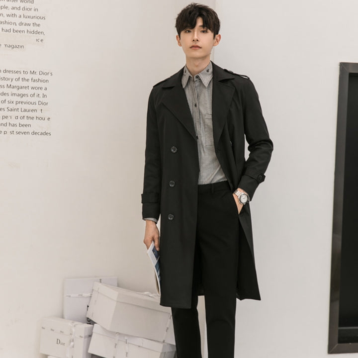 Herren Eleganter knielanger Trenchcoat aus leichtem Funktionsstoff mit Taillengürtel Echoarchiv