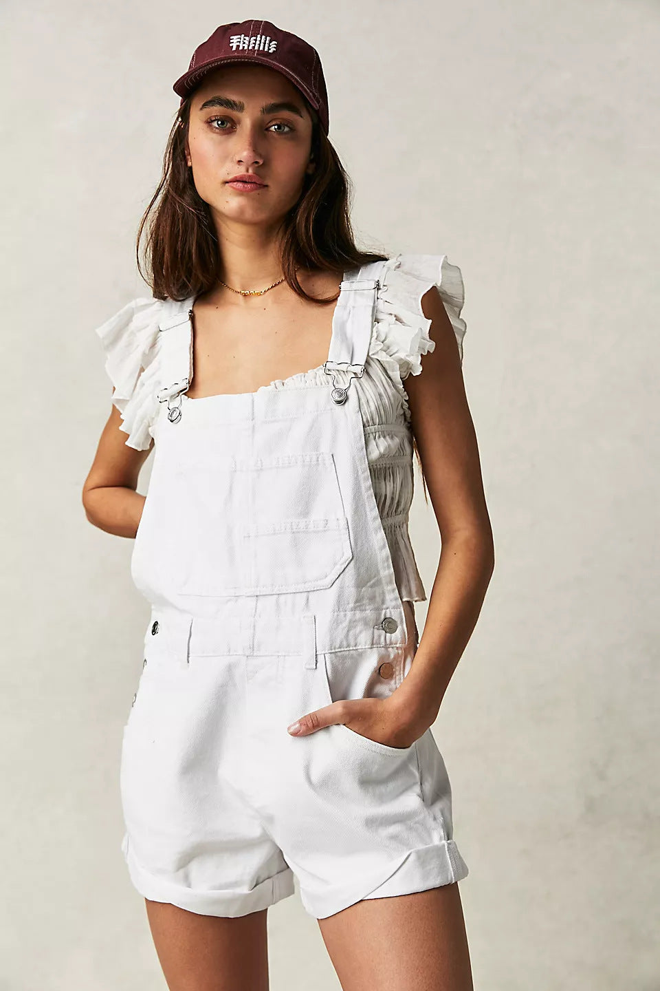Damen Denim-Latzshorts mit modernen Details und praktischen Taschen Echo Archiv