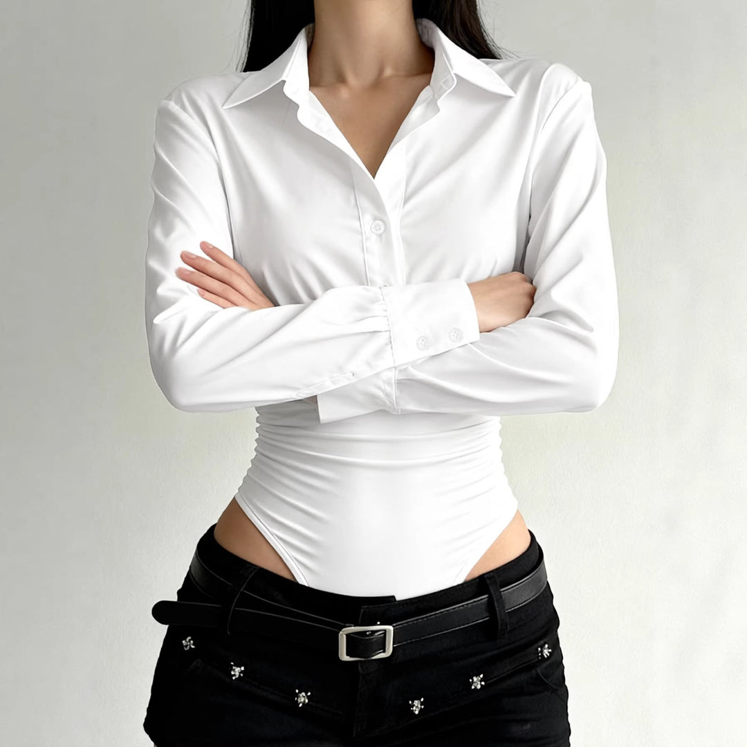 Damen eleganter Bodysuit mit feinem Kragen und Knopfdetails Echo Archiv