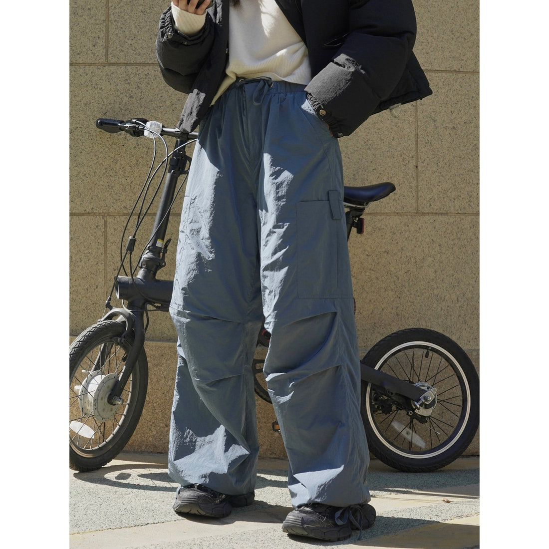 Damen Leichte High‑Waist Cargo‑Palazzohose mit Tunnelzug und Utility‑Taschen Echoarchiv