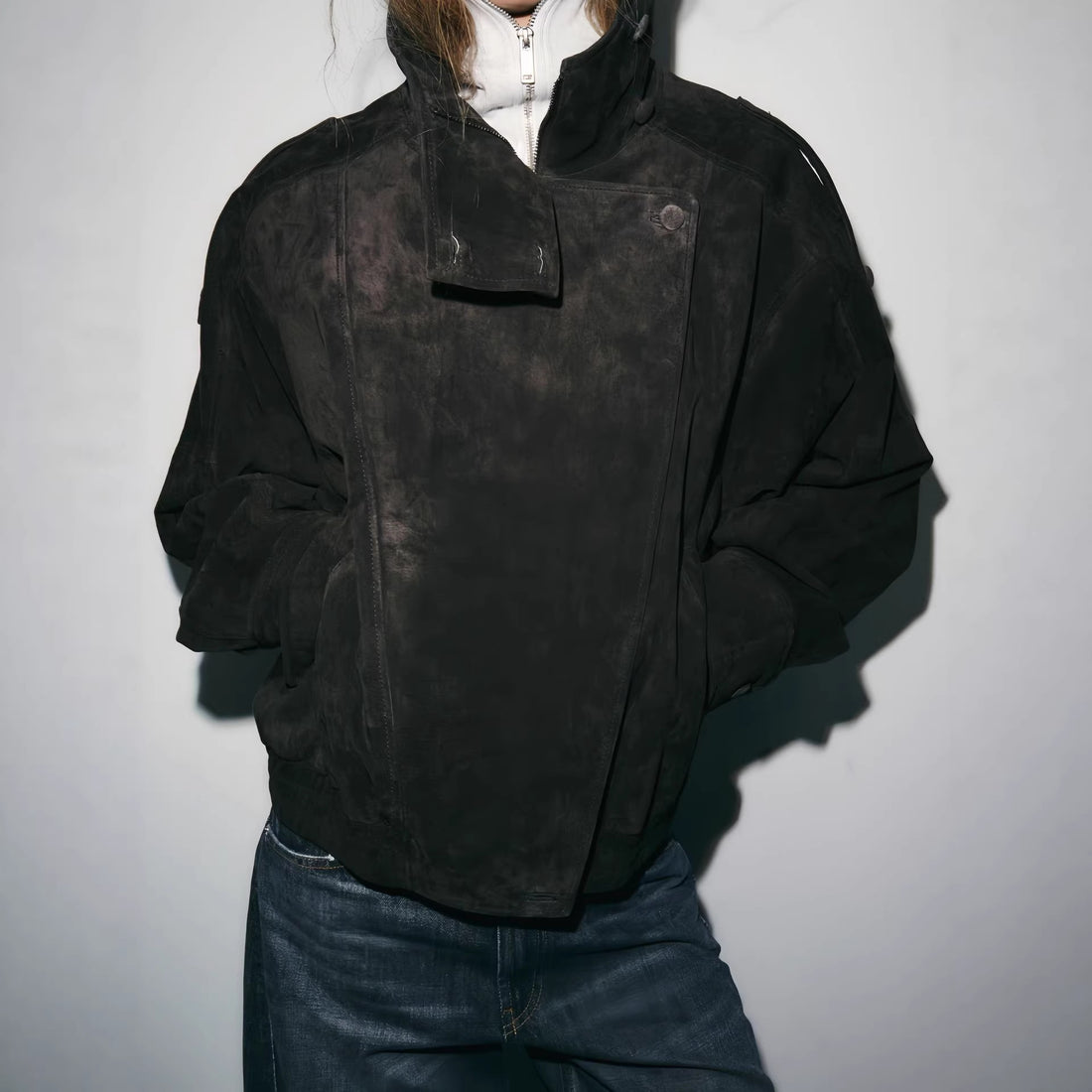 Damen Lässige Wildlederjacke mit hohem Kragen – Célinea