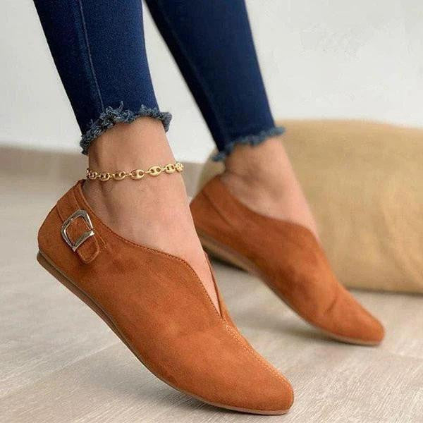 Damen Flache Slipper-Ballerina mit spitz zulaufender Vorderkappe, V‑Ausschnitt und Zierschnalle – Lioré