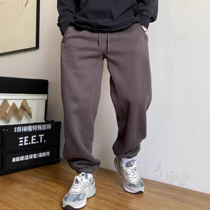 Herren tapered Jogginghose mit markanter Schrittnaht Kordelzug und elastischen Knöchelbündchen – Sorevano