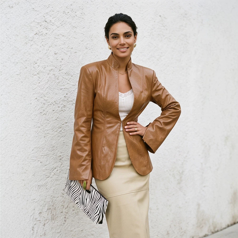 Damen taillierter Veganleder‑Blazer mit sculpted Nähten und Stehkragen Echoarchiv