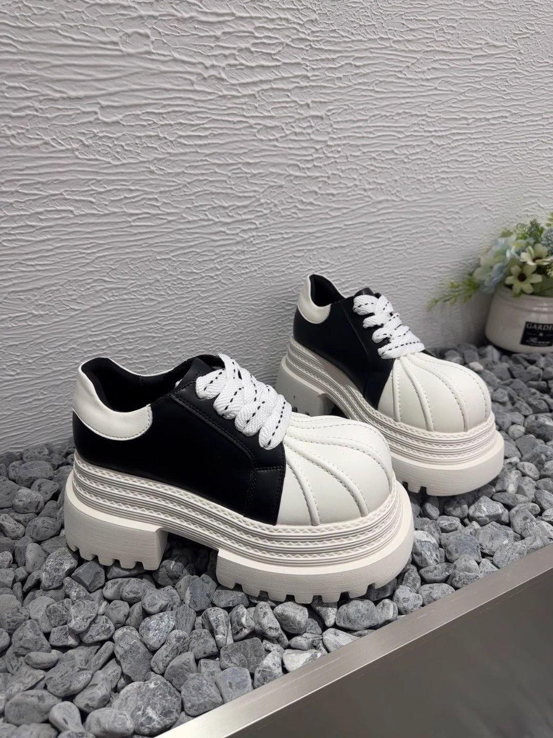 Damen Chunky Sneaker mit robustem Profil und stylischer Nahtdetails Echo Archiv