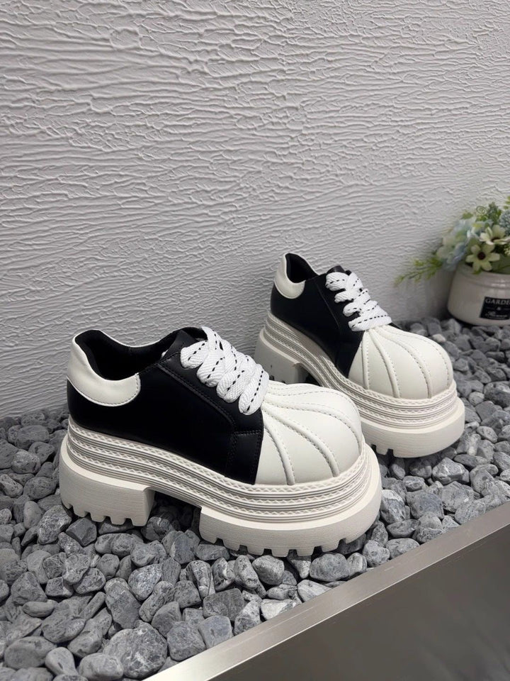 Damen Chunky Sneaker mit robustem Profil und stylischer Nahtdetails Echo Archiv