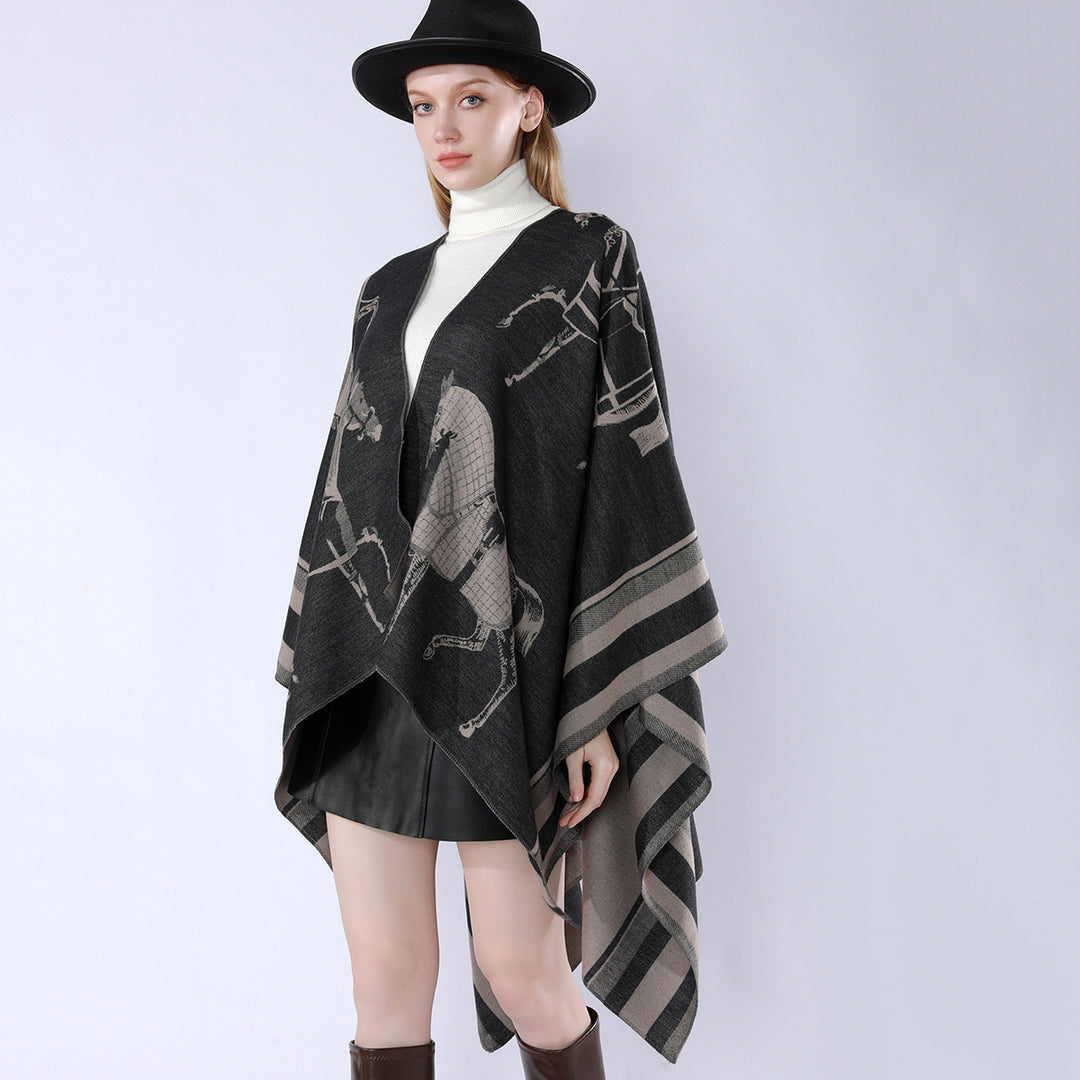 Damen Jacquard-Poncho-Überwurf mit Pferde-Motiv und kastiger Kimono-Silhouette – Célinea