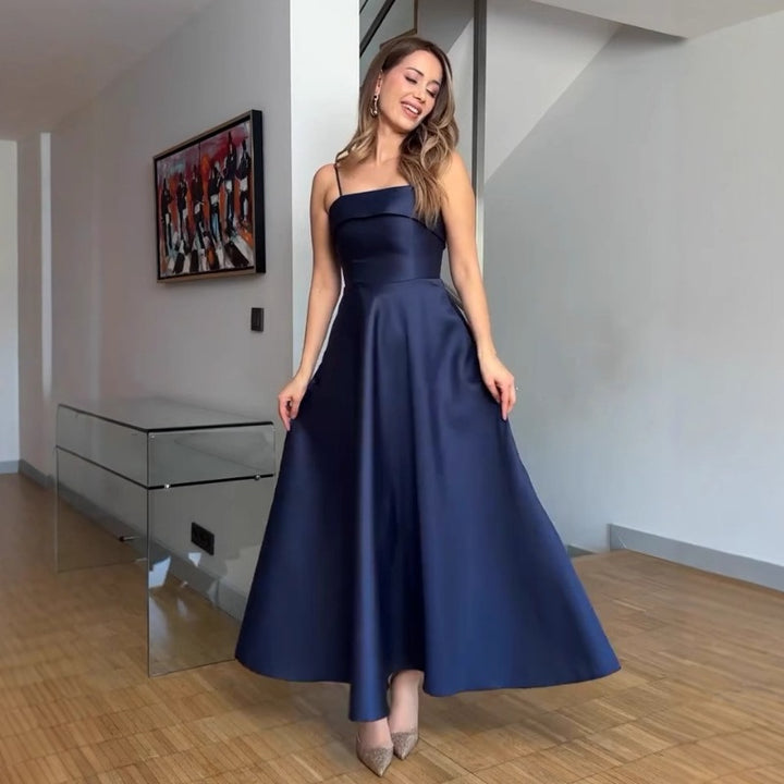 Damen Abendkleid mit feinen Spaghettiträgern und fließendem Rock Echo Archiv