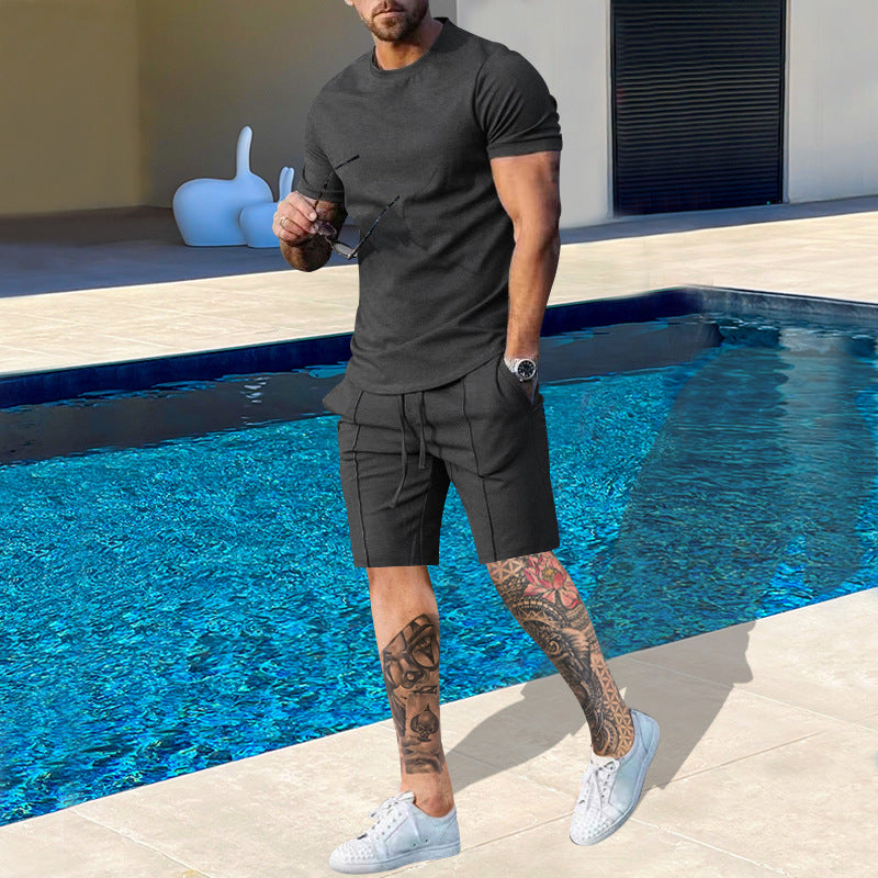 Herren lässiges Sommeroutfit bestehend aus Oberteil und Shorts Echoarchiv