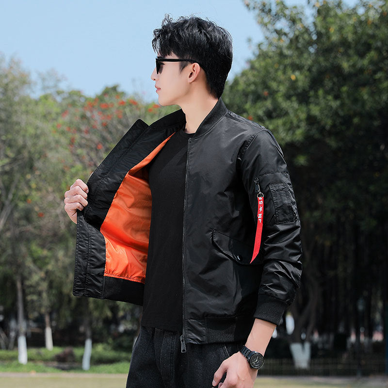 Herren Nylon‑Fliegerblouson mit leuchtendem Innenfutter und Utility‑Ärmeltasche Echoarchiv