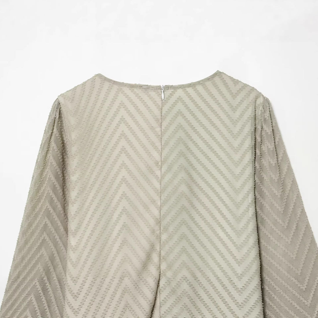 Damen V‑Ausschnitt Mini‑Kleid mit Jacquardstruktur und geraffter Taille Echoarchiv