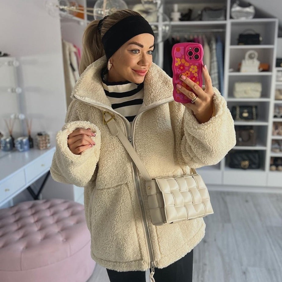 Damen Teddy-Fleece-Jacke mit Stehkragen und Lederoptik-Details Echo Archiv