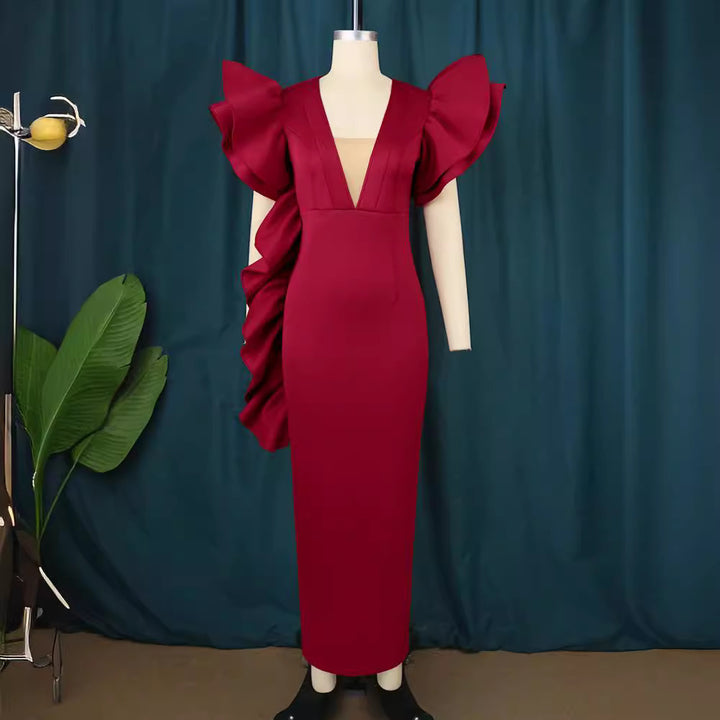 Damen figurumspielendes Abendkleid mit voluminösen Rüschenärmeln Echo Archiv