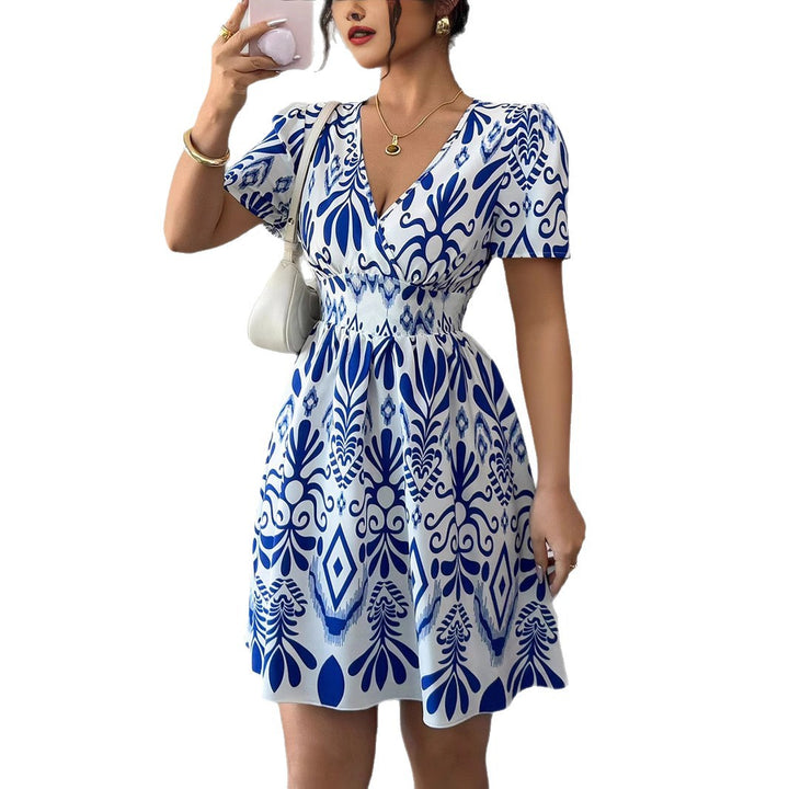 Damen Sommerliches Mini-Kleid mit elegantem V-Ausschnitt und floralen Mustern Echo Archiv