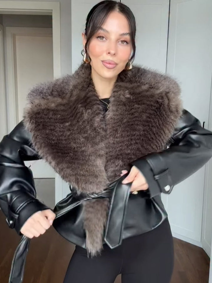 Damen Kurzjacke im Biker-Blouson-Stil aus Lederimitat mit voluminösem Kunstfell-Schalkragen und Taillengürtel Echoarchiv