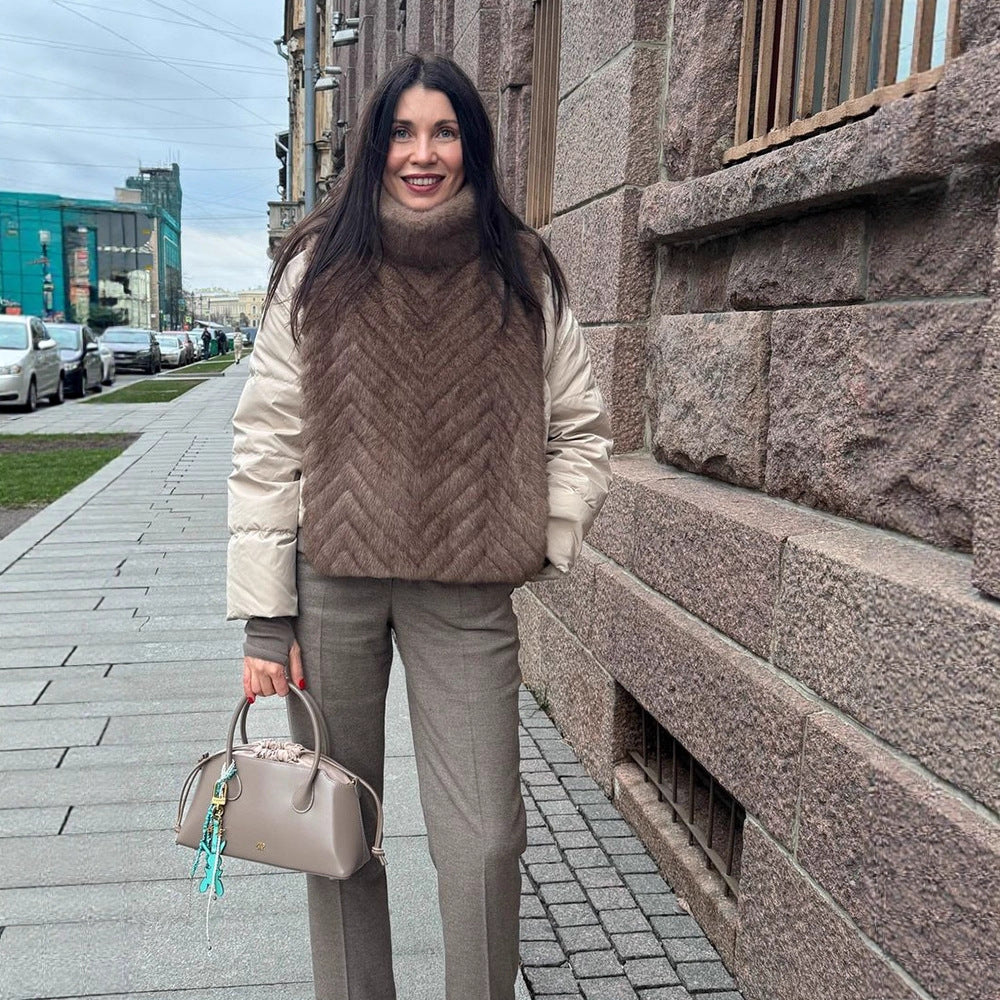 Damen Gefüttertes Pelzponcho mit hohem Rollkragen & Chevron-Struktur Echoarchiv