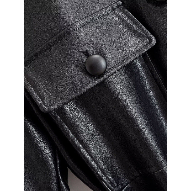 Damen Taillierte Utility‑Jacke aus Kunstleder mit Stehkragen, aufgesetzten Brusttaschen und Bindegürtel Echo Archiv