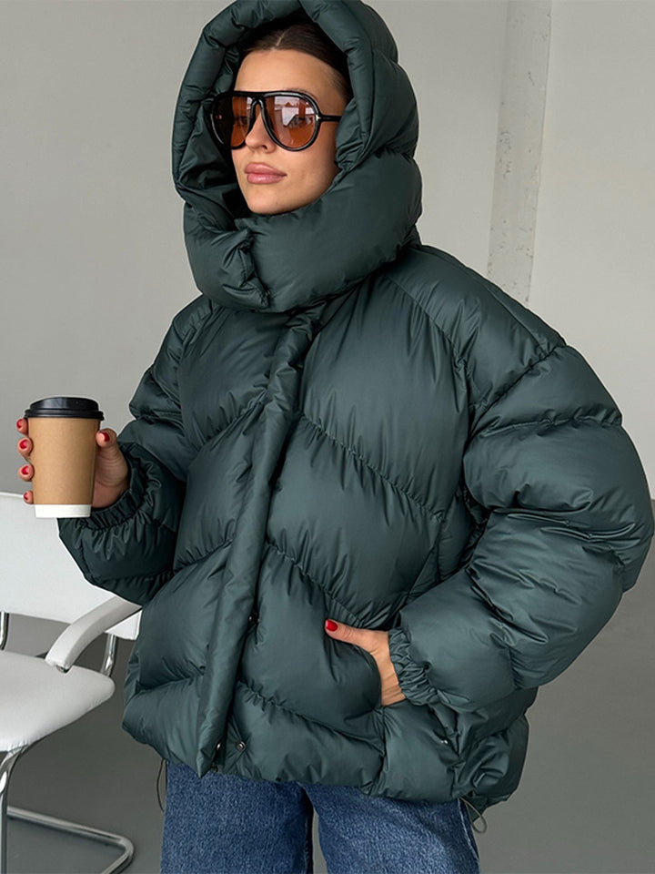 Damen Kurz-Pufferjacke mit Thermofüllung, Oversize-Kapuze & verdecktem Zweiwege-Reißverschluss Echoarchiv