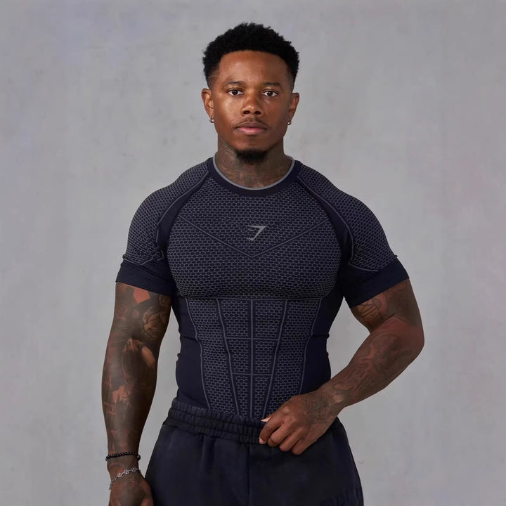 Herren nan muskelmodellierendes Funktionsshirt mit 3D-Struktur und gezielten Kompressionszonen Echo Archiv