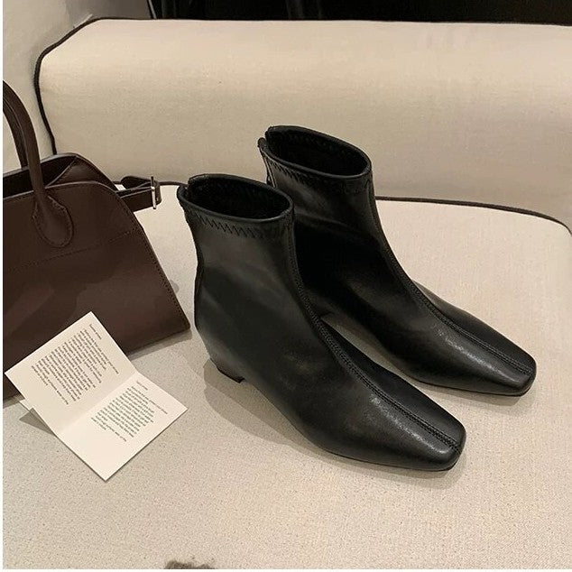 Damen Knöchelhohe Leder-Stiefelette mit quadratischer Zehenpartie, Mittelnähte und elastischem Schaft Echo Archiv