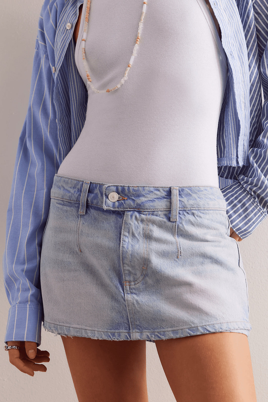 Damen Denim-Minirock mit fransigem Saum und lässigem Schnitt Echo Archiv
