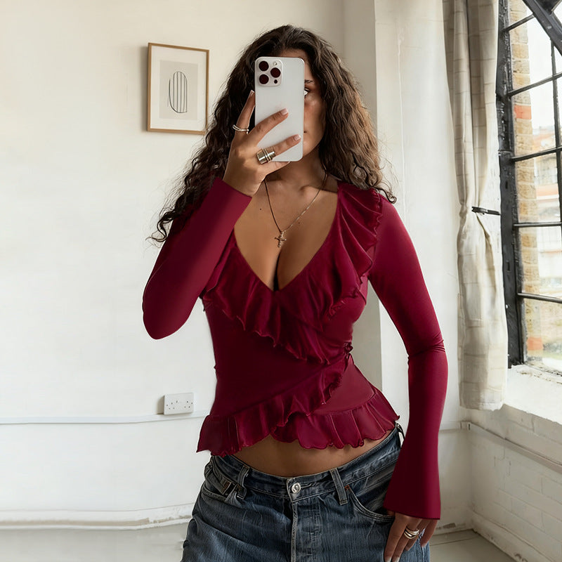 Damen Langarmshirt mit tiefem V-Ausschnitt, asymmetrischen Volants und tailliertem Peplum – Avérine