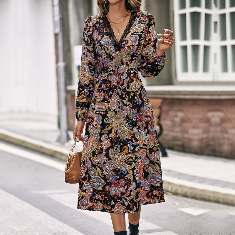 Damen Midikleid mit Paisley-Print, Wickeloptik und Spitzenbesatz Echoarchiv