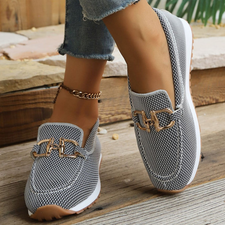 Damen Atmungsaktive Mesh-Slipper-Loafer mit goldfarbener Schnallendekor und leichter Gummisohle Echoarchiv