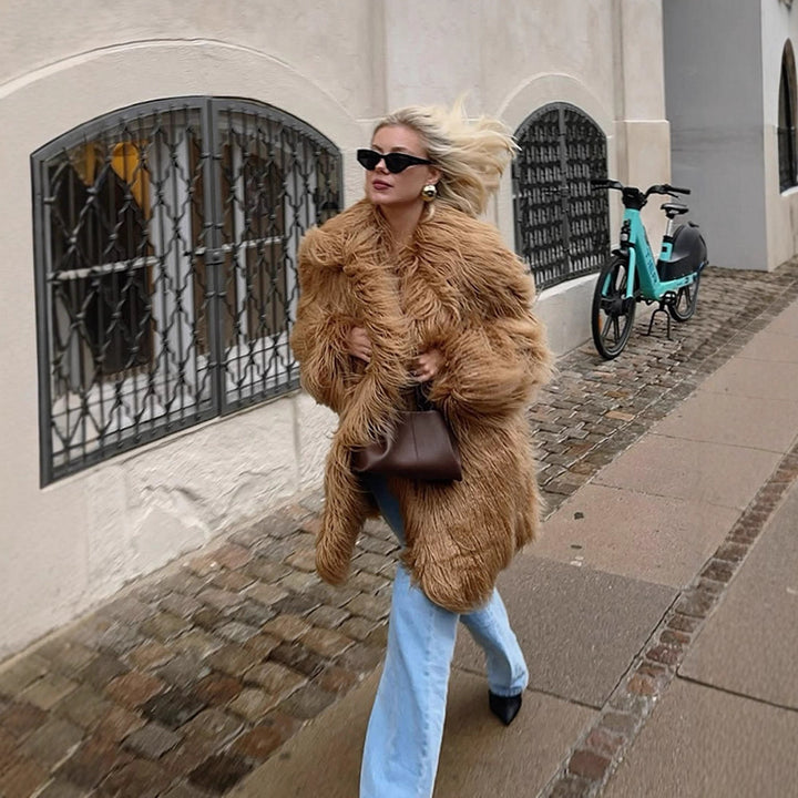 Damen Oversize Shaggy‑Kunstpelz‑Mantel mit langer Florstruktur und verdeckter Knopfleiste Echoarchiv