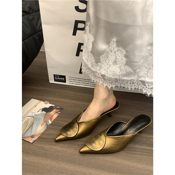 Damen Spitz zulaufende Kitten-Heel Mules mit Metallapplikation Echo Archiv