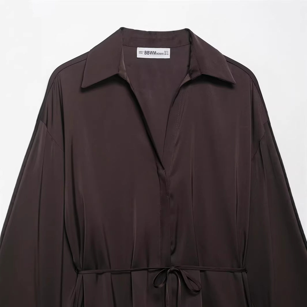 Damen nan seidenähnliche Hemdbluse mit Tunnelzug tailliertem Bindegürtel und überschnittener Schulter Echo Archiv