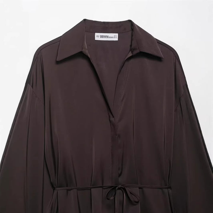 Damen nan seidenähnliche Hemdbluse mit Tunnelzug tailliertem Bindegürtel und überschnittener Schulter Echo Archiv