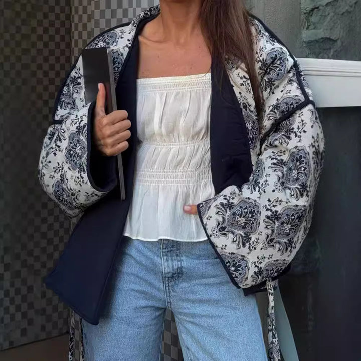 Damen Gesteppte Kimono‑Jacke mit ornamentaler Jacquardoptik und kontrastierter Paspel Echo Archiv